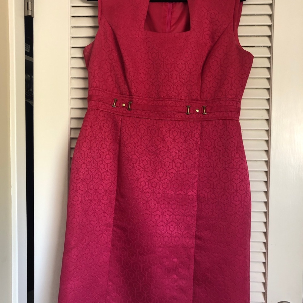 Sleeveless brocade dress